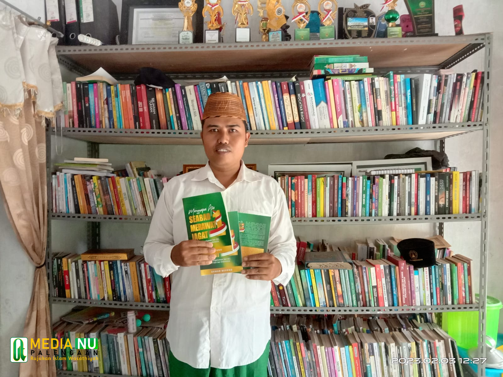Mengenal Lebih Dekat Penulis Buku Menggapai Asa Seabad Merawat Jagad