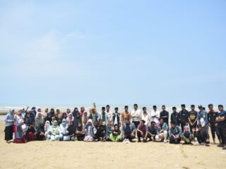 Solidkan Anggota Baru dan Pengurus, PAC IPNU IPPNU Palengaan Gelar RTL III di Pantai The Legend