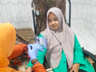 Gandeng PMI Pamekasan, PR Fatayat NU Desa Akkor Gelar Donor Darah