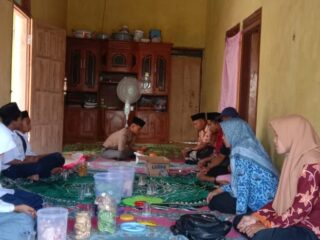 ‎PK IPNU IPPNU SMA Al-Hasani Palengaan Laok Pamekasan Adakan Tahlil Bersama Guru