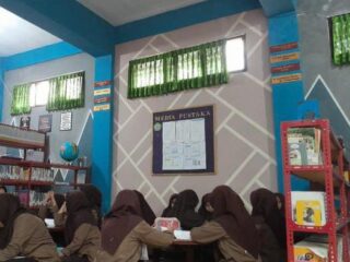 Asah Potensi Siswi, MA Putri Kebun Baru Pamekasan Menggelar Ujian Praktik