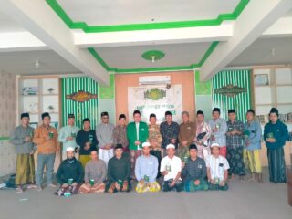 Usai Pelaksanaan Isbat, MWCNU Palengaan Serahkan Ratusan Akta Nikah‎