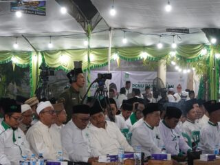 Tujuh Ribu Warga Nahdliyin Pamekasan hadiri Pengajian Umum dan Pelantikan PCNU Pamekasan Tujuh Ribu Warga Nahdliyin Pamekasan hadiri Pengajian Umum dan Pelantikan PCNU Pamekasan