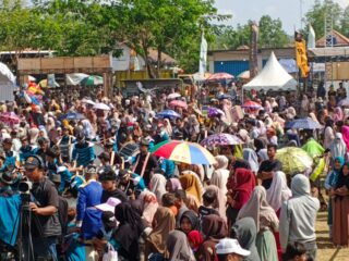 Rela Panas-panas, Warga Antusias Saksikan Parade Budaya